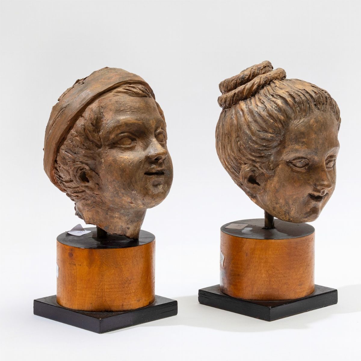 Testa di Fanciullo e di Fanciulla in Terracotta su Base in Legno