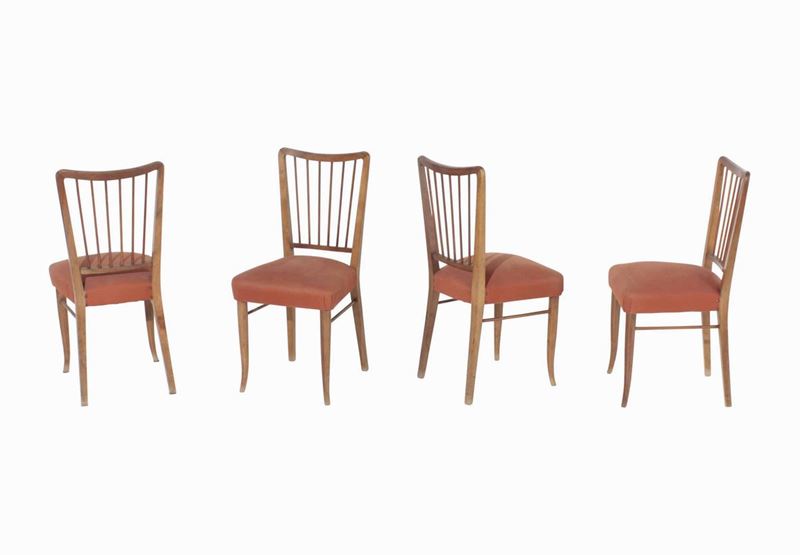 Quattro sedie con struttura in legno e rivestimenti in skai.  - Auction Design - Cambi Casa d'Aste