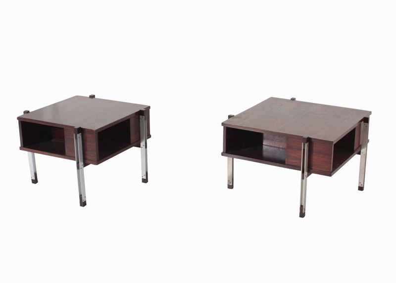 Due tavoli bassi da centro con struttura in legno e metallo.  - Auction Design - Cambi Casa d'Aste