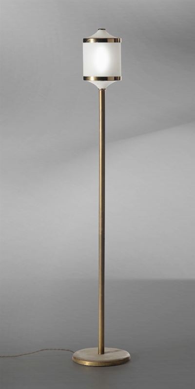 Lampada da Terra con Struttura in Ottone e Paralume in Vetro e Plexiglass.