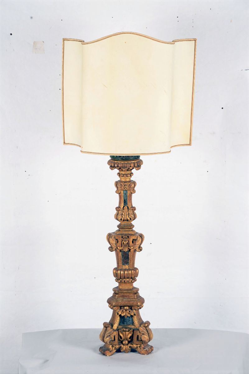 Candeliere in legno dipinto e dorato  - Asta Arredi, Dipinti e Oggetti d'Arte - Cambi Casa d'Aste