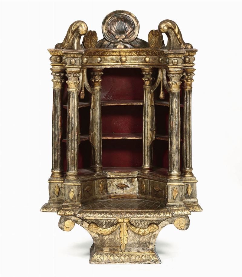 Tempietto in legno scolpito e dorato, XVIII secolo  - Asta Arredi, Dipinti e Oggetti d'Arte - Cambi Casa d'Aste