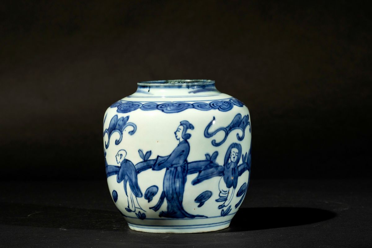 Piccola Potiche Senza Coperchio in Porcellana Bianca e Blu con Raffigurazione di Personaggi Entro...