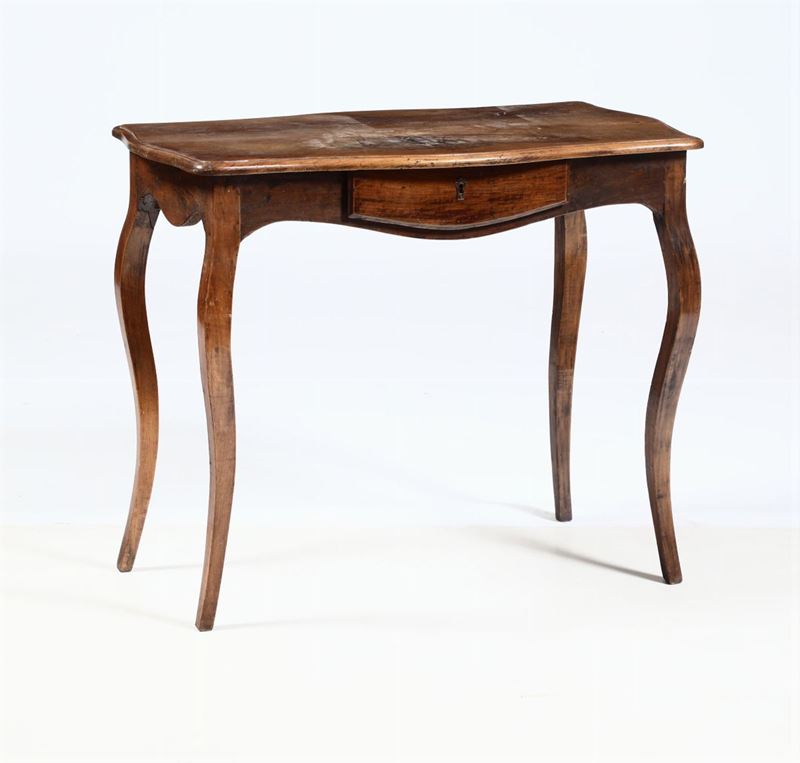 Tavolino in noce, XIX secolo  - Auction Furnitures, Paintings and Works of Art - Cambi Casa d'Aste