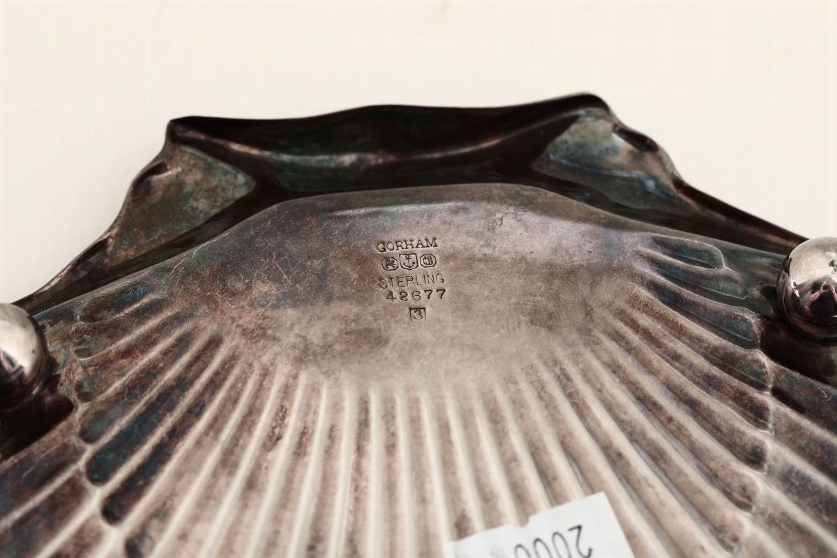 Ciotola in Argento Sterling a Foggia di Conchiglia. Argentiere Gorham Usa XX Secolo