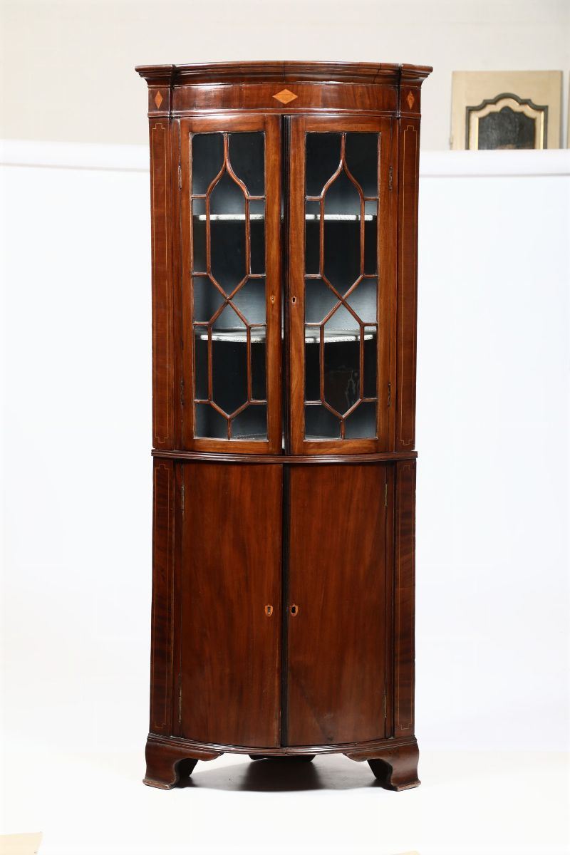 Angolare a due corpi lastronato e filettato, XIX secolo  - Auction Furnitures, Paintings and Works of Art - Cambi Casa d'Aste