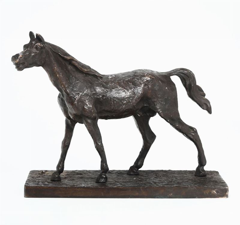 Scultura in bronzo raffigurante cavallo, XX secolo  - Asta Arredi, Dipinti e Oggetti d'Arte - Cambi Casa d'Aste
