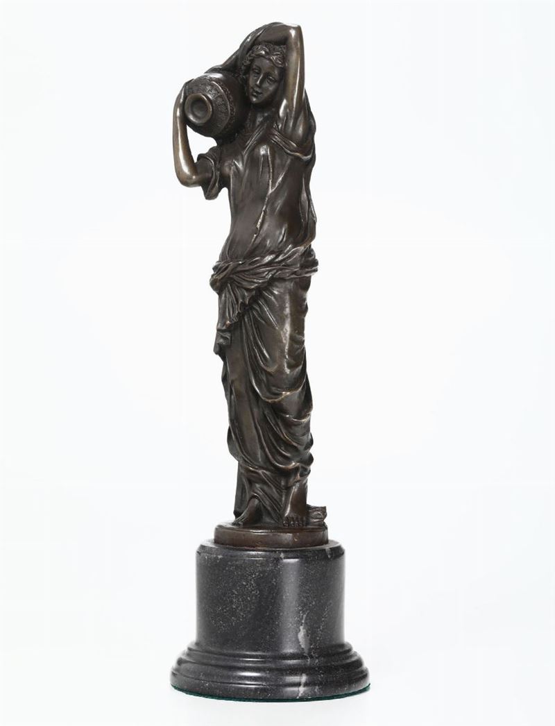 Scultura in bronzo raffigurante ancella, XIX secolo  - Asta Arredi, Dipinti e Oggetti d'Arte - Cambi Casa d'Aste