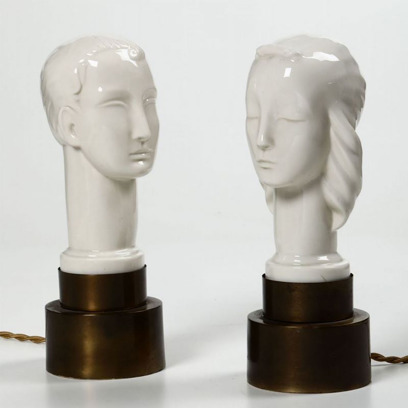 Coppia di lampade da tavolo in porcellana e metallo, anni'30  - Asta Novecento - Cambi Casa d'Aste