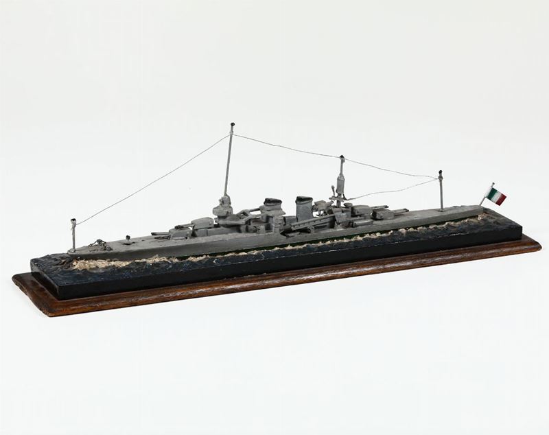 Modellino di nave da guerra in legno  - Asta Antiquariato III - Asta a Tempo - Cambi Casa d'Aste