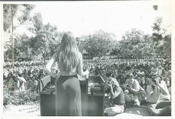 John R. Hamilton Jane Fonda attivista politica, Long Beach State University, California, estate 1976