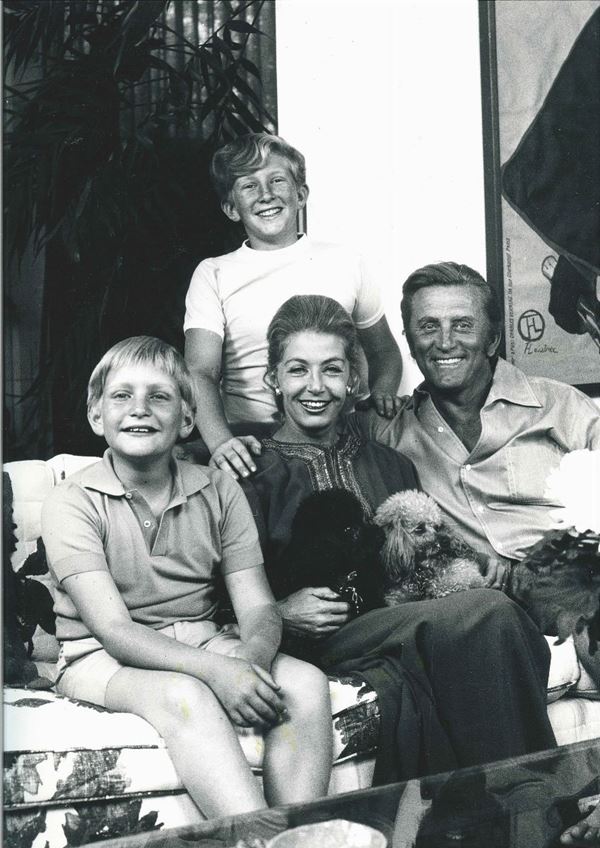 John R. Hamilton Kirk Douglas con tutta la famiglia
