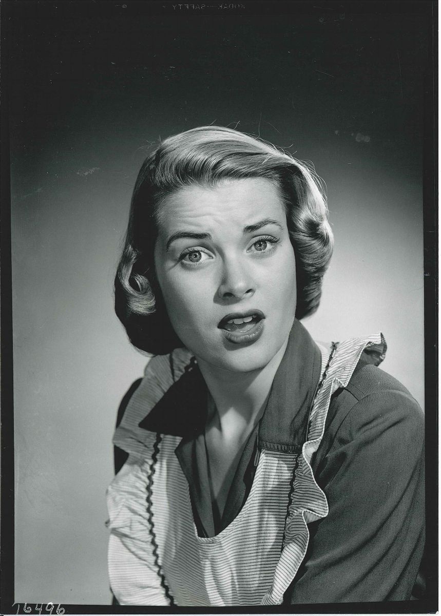 Grace Kelly Fa da Modella Pubblicitaria, Giugno 1948