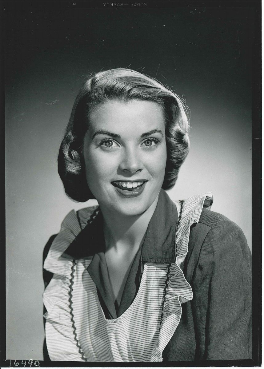 Grace Kelly Fa da Modella Pubblicitaria, Giugno 1948
