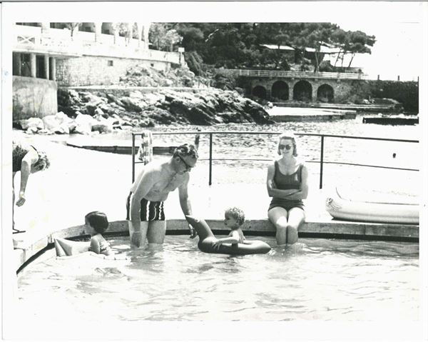 La famiglia reale di Monaco in piscina, giugno 1960