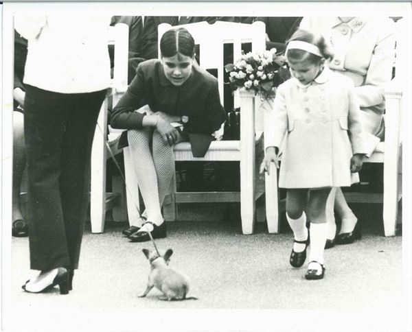 Grace Kelly con figlie e cucciolo, 1966-67