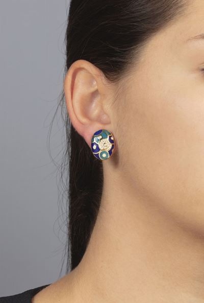 Fabergé. Orecchini con Smalti Policromi e Diamanti