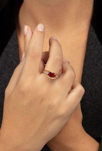 Anello con Opale di Fuoco e Diamanti