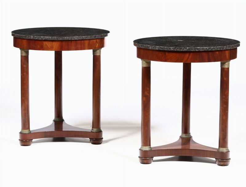 Coppia di tavolini tondi con piano in marmo, XIX secolo  - Auction Antiques January | Time Auction - Cambi Casa d'Aste
