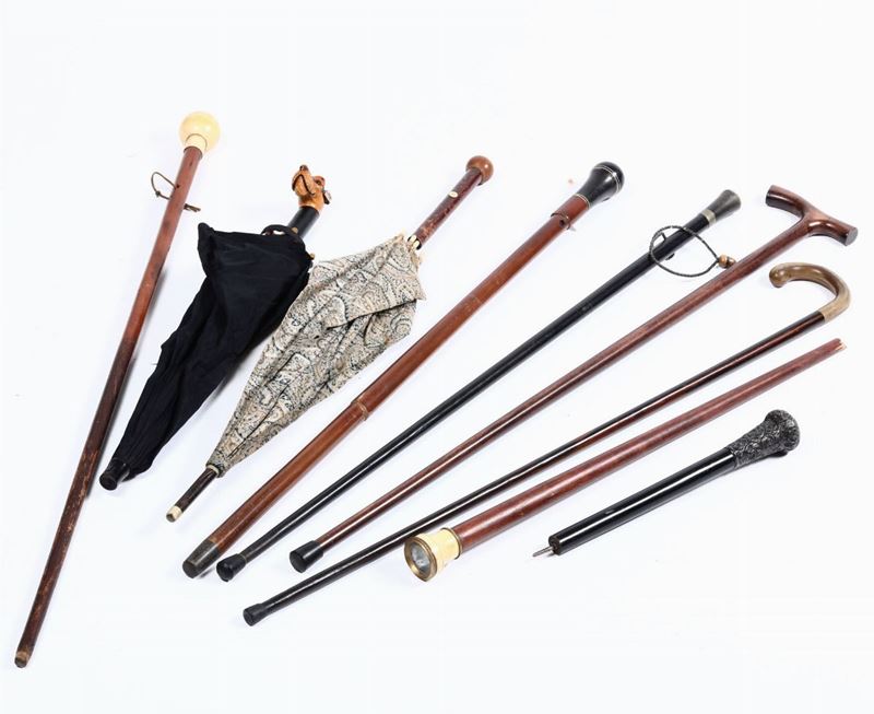 Lotto di cinque bastoni da passeggio diversi. XIX secolo  - Asta Arredi, Dipinti e Oggetti d'Arte - Cambi Casa d'Aste