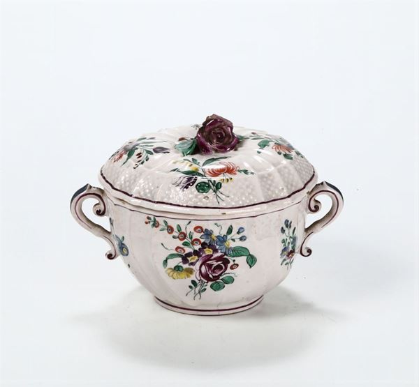Tazza da brodo in porcellana policroma. Ginori, XVIII secolo