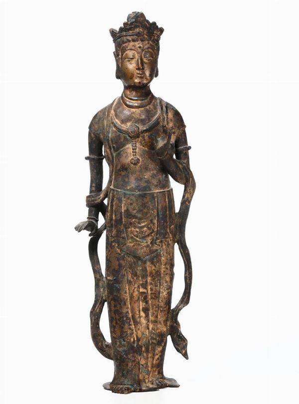 Figura di Buddha stante in bronzo con tracce di doratura, Giappone, XX secolo