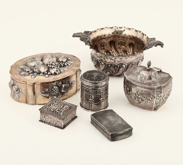 Lotto di sei oggetti in argento. XIX-XX secolo