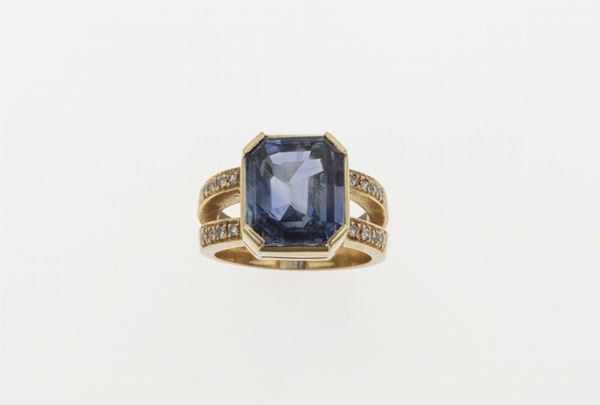 Sri Lankan sapphire weighing 9.59 carats approx, diamond and gold ring. Gemmological Report R.A.G. Torino