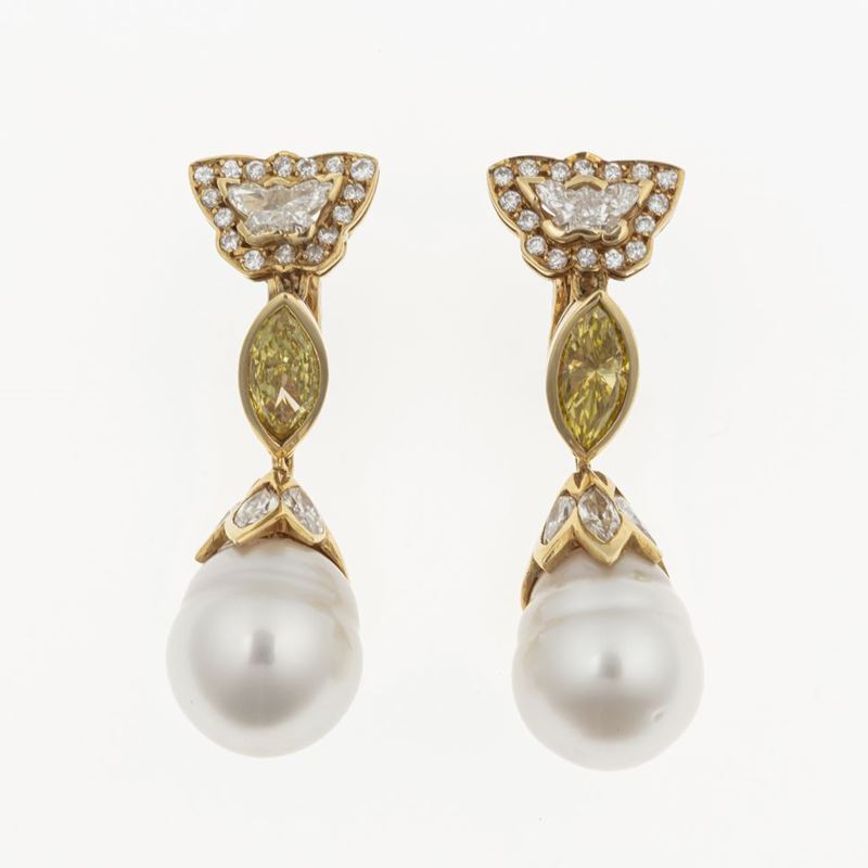 Orecchini pendenti con perle coltivate e diamanti  - Asta Fine Jewels - III - Cambi Casa d'Aste