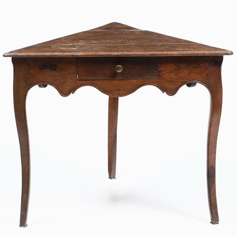Tavolo triangolare ad un cassetto, XIX secolo  - Asta Antiquariato | Asta a Tempo - Cambi Casa d'Aste