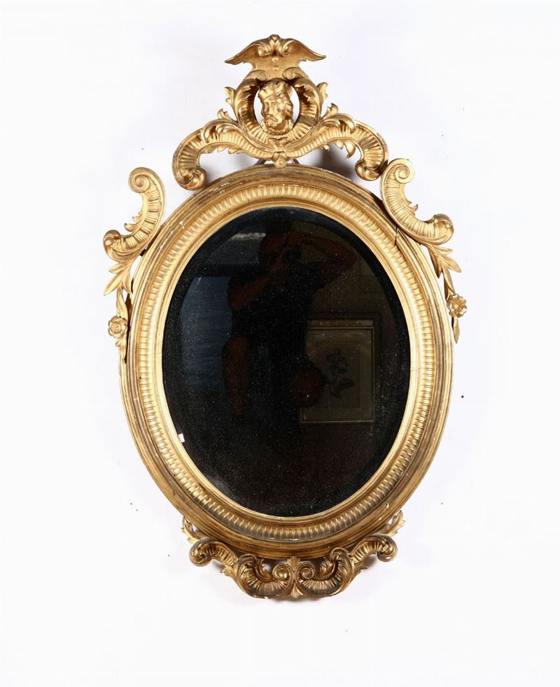 Specchiera ovale in legno intagliato e dorato, XIX secolo  - Auction Furnitures, Paintings and Works of Art - Cambi Casa d'Aste