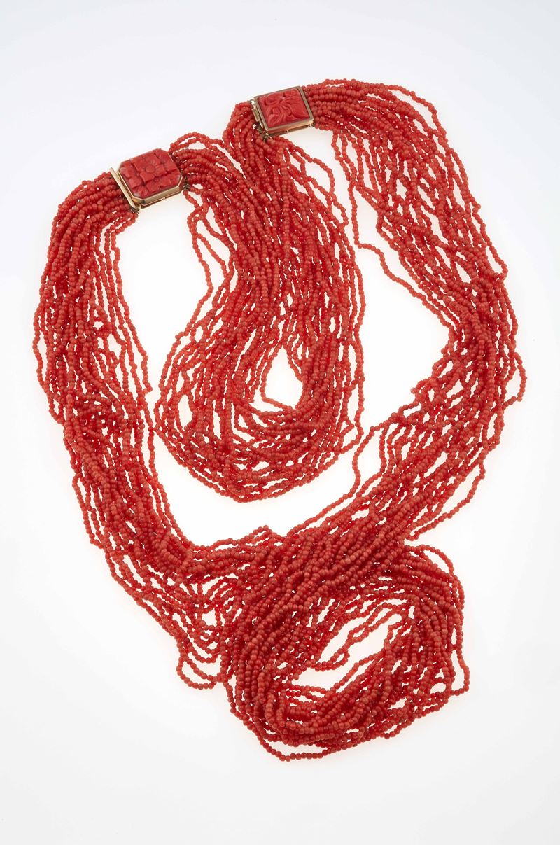 Multi-strand coral necklace with two carved coral clasps  - Auction Fine and Coral Jewels - Cambi Casa d'Aste
