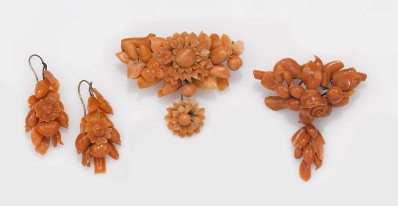 Lotto composto da due spille ed un paio di orecchini in corallo  - Auction Jewels and Corals | Time Auction - Cambi Casa d'Aste