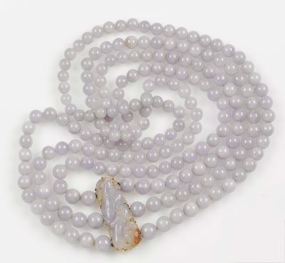 Collana a tre fili di giadeite color lavanda con fermezza incisa, in oro giallo 750/1000