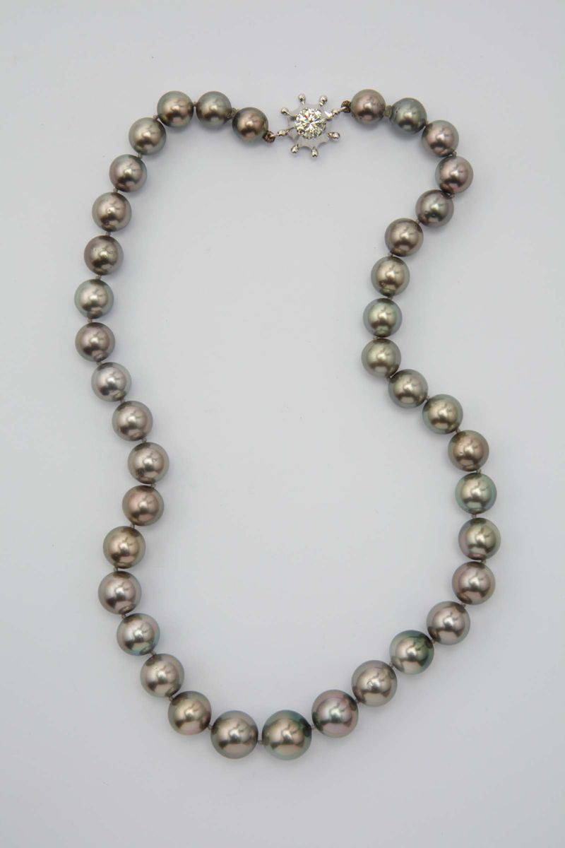Cultured pearl necklace with diamond clasp  - Auction Fine Jewels  - Cambi Casa d'Aste