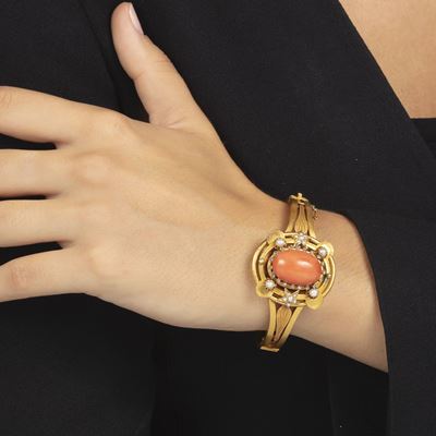 Bracciale Rigido con Corallo e Perline