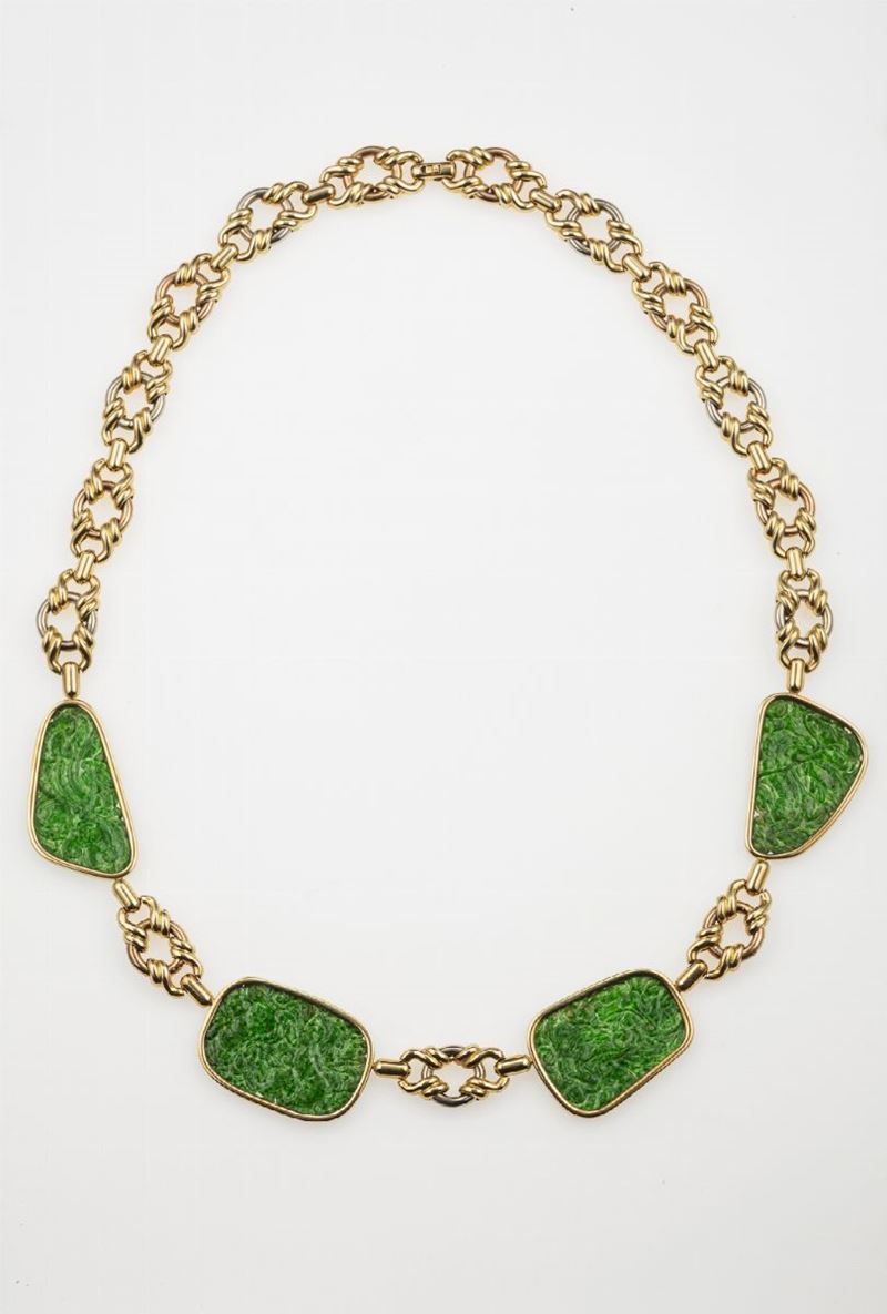 Carved jade and gold necklace. Signed Cusi  - Auction 100 designer jewels - Cambi Casa d'Aste