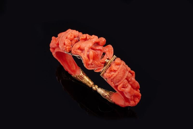 Bracciale rigido in corallo inciso  - Auction Jewels and Corals | Time Auction - Cambi Casa d'Aste