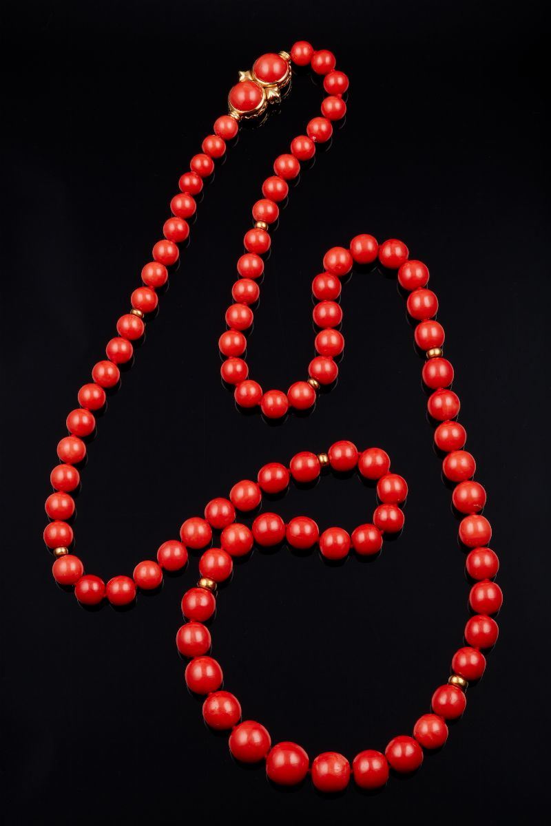 Collana in corallo a boules scalari  - Auction Jewels and Corals | Time Auction - Cambi Casa d'Aste