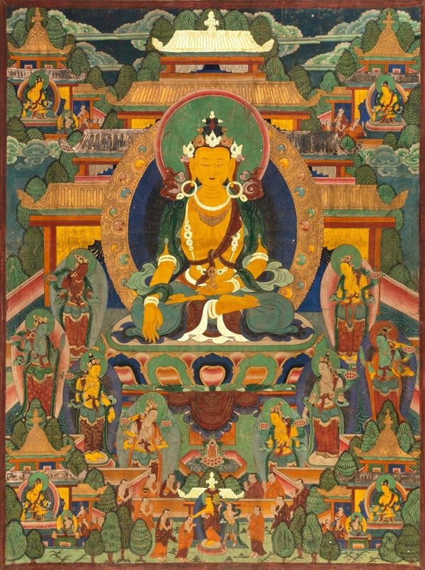 Grande Thangka su seta con figura centrale di Buddha Sakyamuni seduto su fiore di loto circondata da  [..]