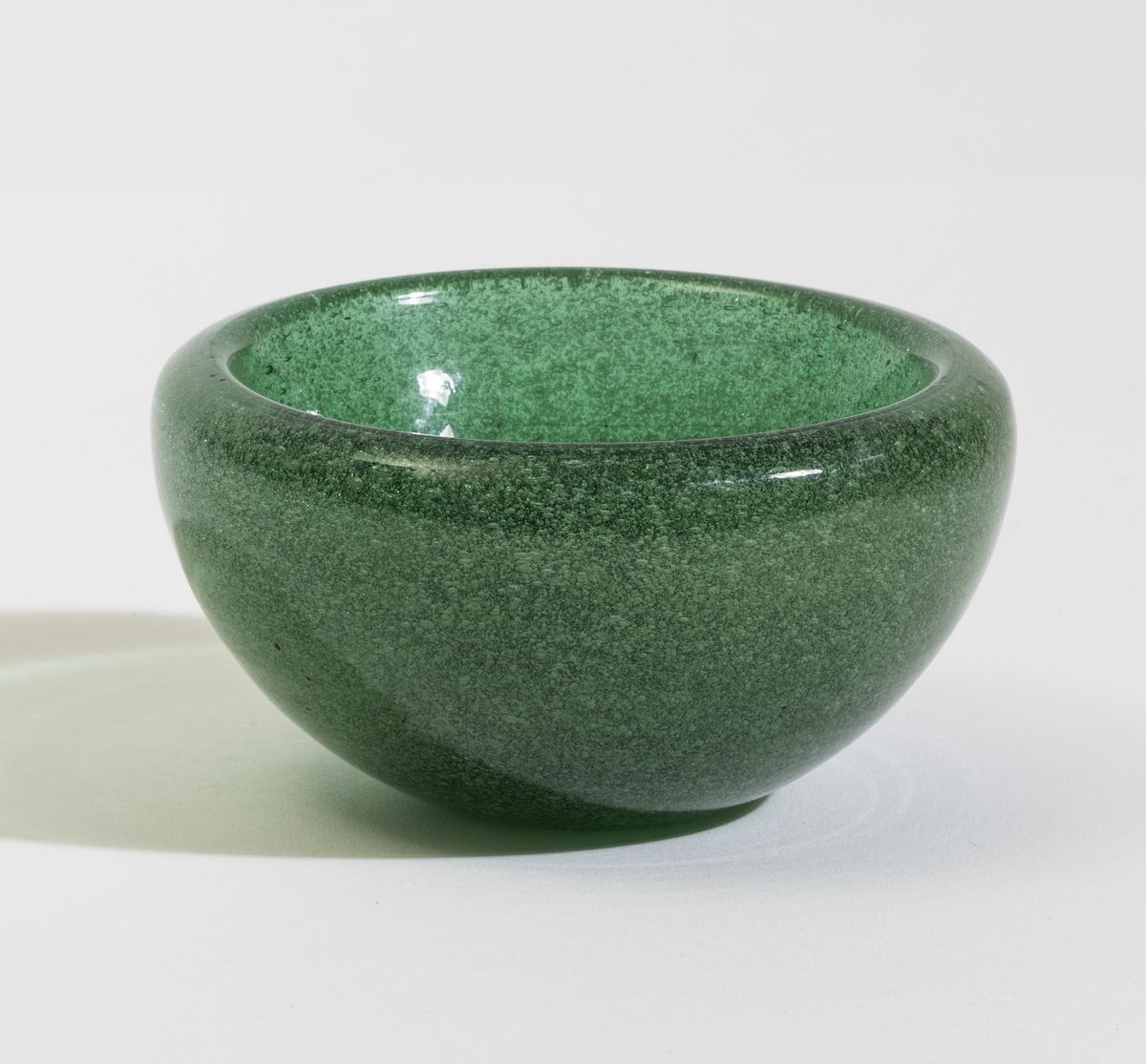 Carlo Scarpa, Coppa “Bollicine” in vetro soffiato verde giada (Murano), 1936 ca.