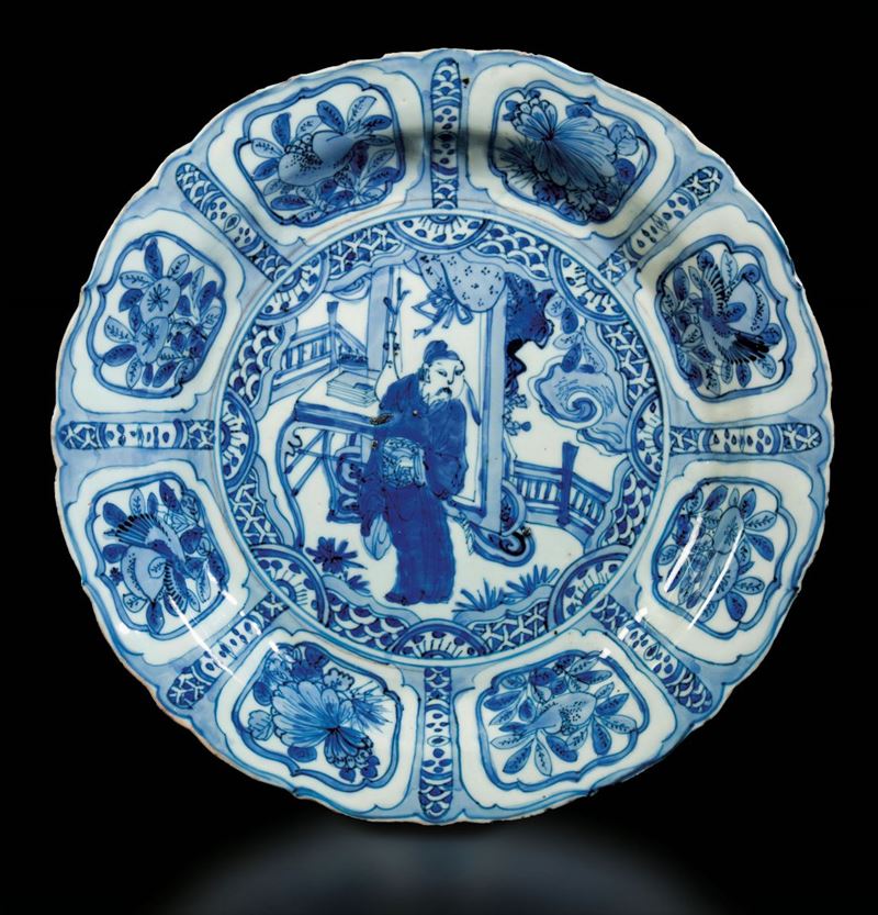 A porcelain plate, China, Ming Dynasty  - Auction Fine Chinese Works of Art - Cambi Casa d'Aste