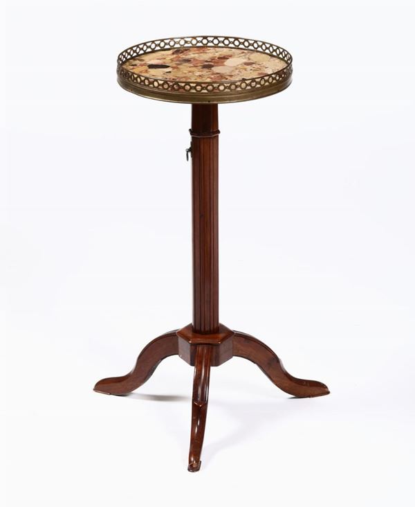 Tavolino circolare con piano in marmo e ringhierina traforata in bronzo