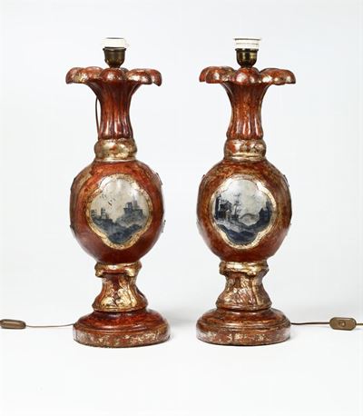 Coppia di Lumi in Legno Intagliato e Dipinto, XVIII Secolo