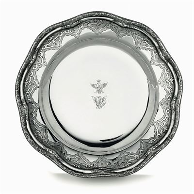 Piatto Piano Rotondo in Argento. Manifattura del XX Secolo (apparentemente Privo di Punzonatura)
