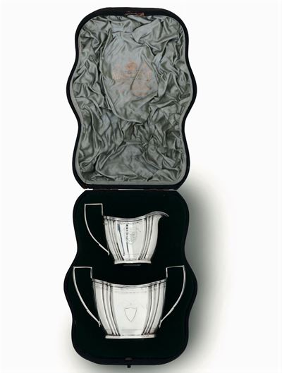 Zuccheriera e Lattiera in Argento Sterling, in Custodia di Pelle. Elkington & Co. Chester, Argent...