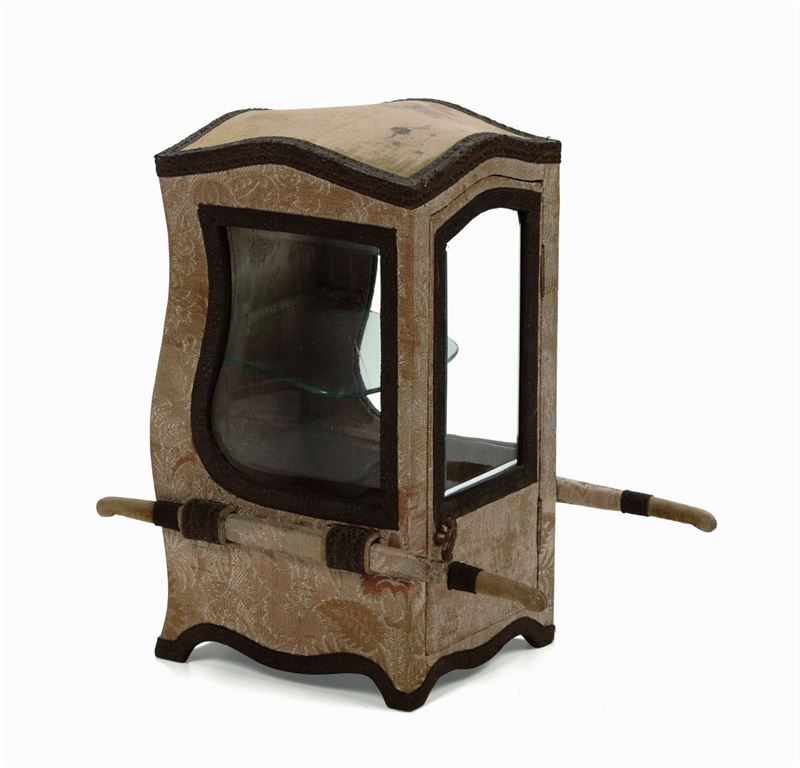 Modellino di portantina in legno e tessuto, XIX secolo  - Asta Antiquariato - Cambi Casa d'Aste
