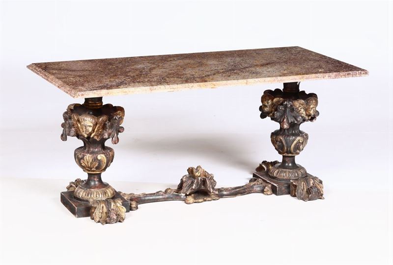 Tavolino con piano in marmo e gambe in legno intagliato e dipinto, elementi antichi  - Asta Arredi, Dipinti e Oggetti d'Arte - Cambi Casa d'Aste