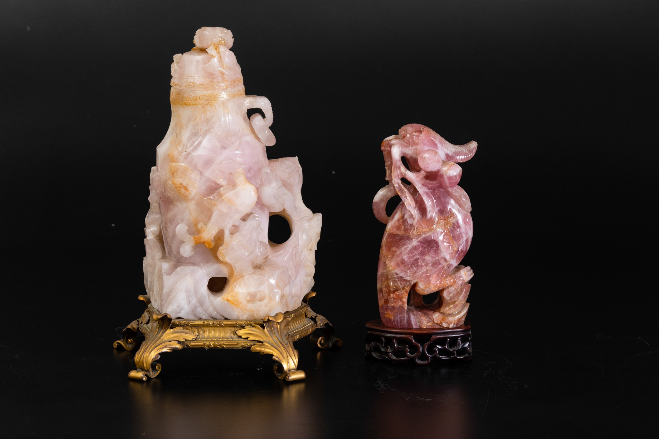 Lotto Composto da Vaso con Coperchio e Decoro Naturalistico a Rilievo e da Figura di Volatile Sco...