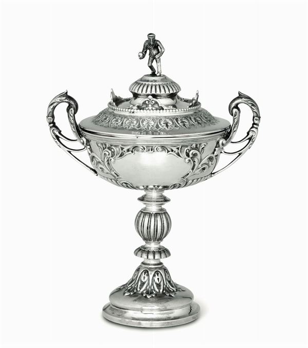 Trofeo in argento fuso e cesellato. Bolli della cittÃ  di Sheffield per lâ€™anno 1922 e dellâ€™argentiere J.D. & S. (non identificato)